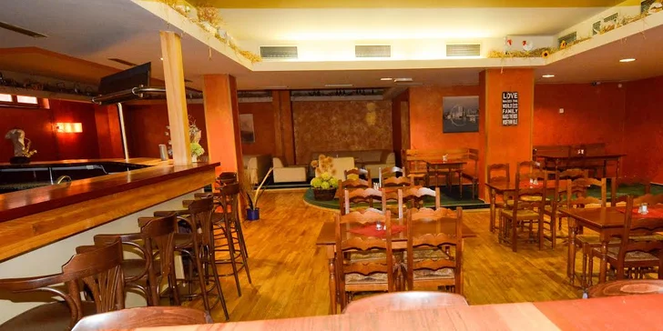 Půlkilový tatarský biftek a neomezeně topinek ve Steakhousu Lužan