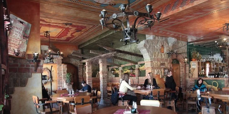 Půlkilový tatarský biftek a neomezeně topinek ve Steakhousu Lužan