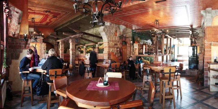 Půlkilový tatarský biftek a neomezeně topinek ve Steakhousu Lužan