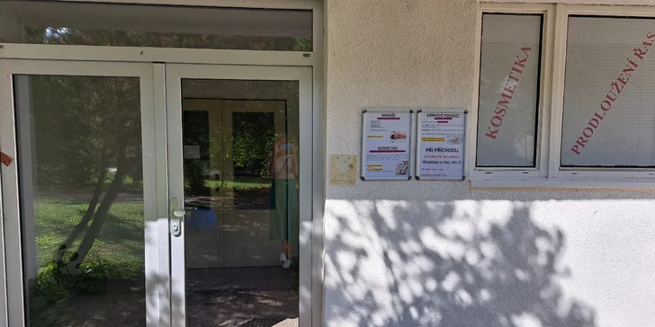 V další části se ještě vybere maska dle typu pleti a ošetření je zakončeno závěrečným krémem. 