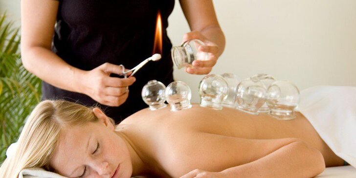 Jemná masáž zbavující napětí nebo hloubková intenzivní baňková masáž