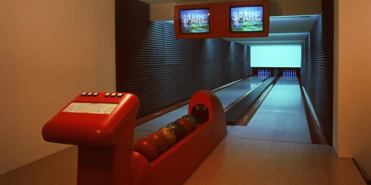 Jídlo a zábava až pro 8 kamarádů: 500 g hovězího tataráku a 2 hodiny bowlingu