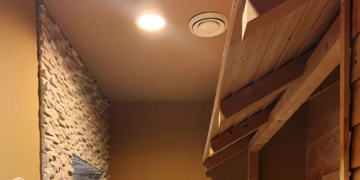 Je tu solná a aroma pára, senná bio sauna, aroma bio sauna a 
finská sauna.