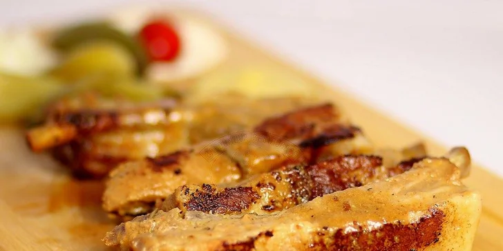 Pečená vepřová žebra v BBQ omáčce a 4x Velkopopovický Kozel z tanku