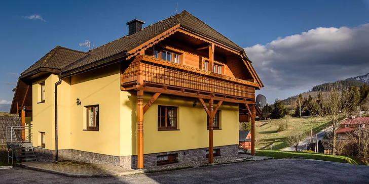 Chata v Ždiari až pre 10 osôb s krbom aj kuchyňou