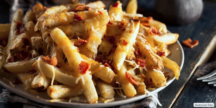 Poctivá bašta z Love Patatas: Hranolky se slaninou, čedarem a dipem s sebou