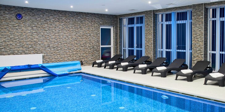 Luxusní pobyt pro dva: neomezený bazén a sauna, skvělé jídlo, minigolf i bowling