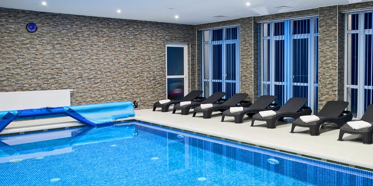 Luxusní pobyt pro dva: neomezený bazén a sauna, skvělé jídlo, minigolf i bowling
