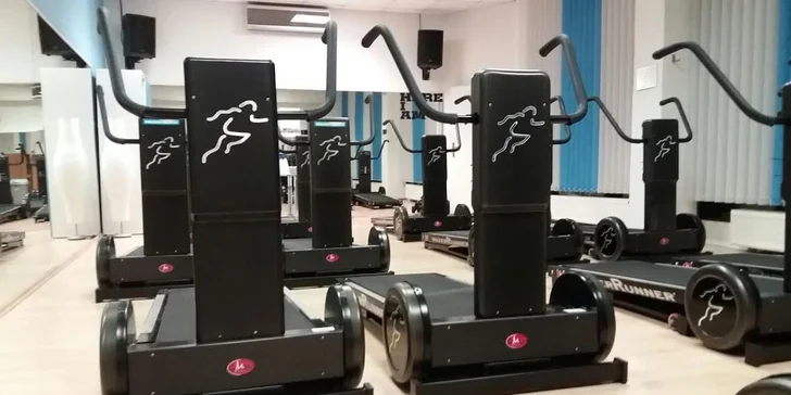 Vstupy na energické cvičení H.E.A.T - chůze na pásu za doprovodu hudby