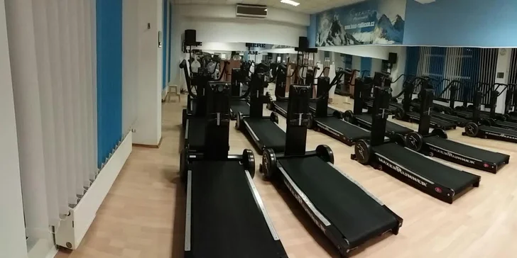 Vstupy na energické cvičení H.E.A.T - chůze na pásu za doprovodu hudby