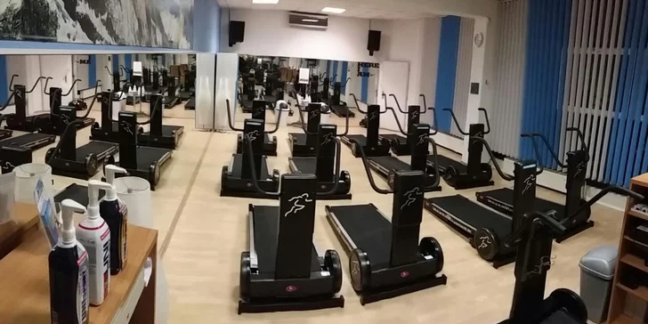 Vstupy na energické cvičení H.E.A.T - chůze na pásu za doprovodu hudby