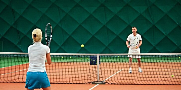 Natrénujte tenis se zkušeným trenérem v Tenisovém centru Chodov