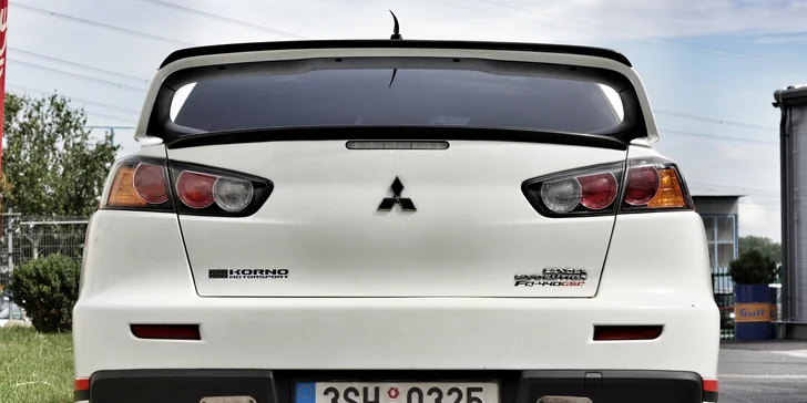 Jízda na okruhu ve Ferrari či závodním Mitsubishi