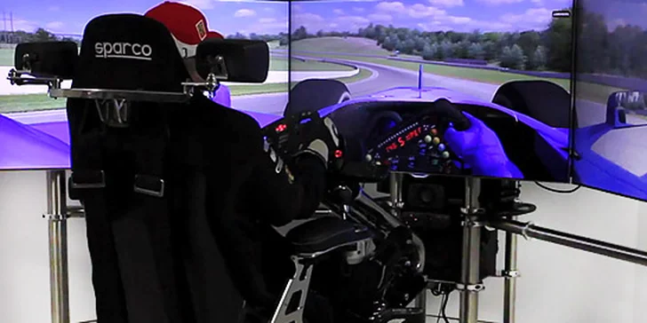 Až 60 min v kůži závodníka formule nebo rally
