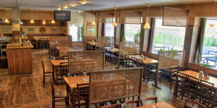 Pečená vepřová žebra v BBQ omáčce a 4x Velkopopovický Kozel z tanku