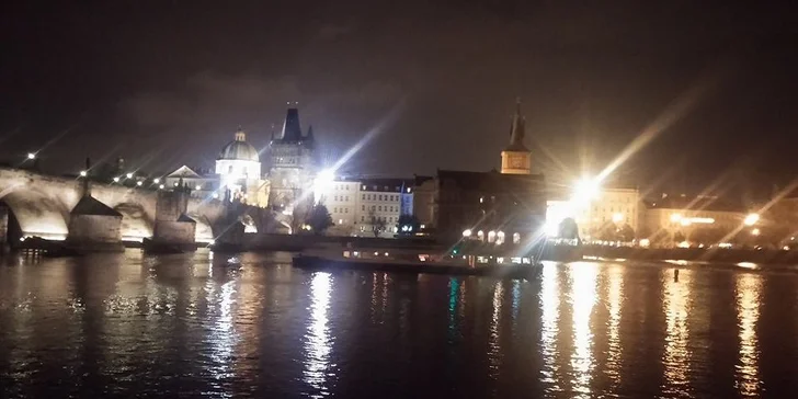 Prosincové adventní plavby po Vltavě s vánočním cukrovím a koledami