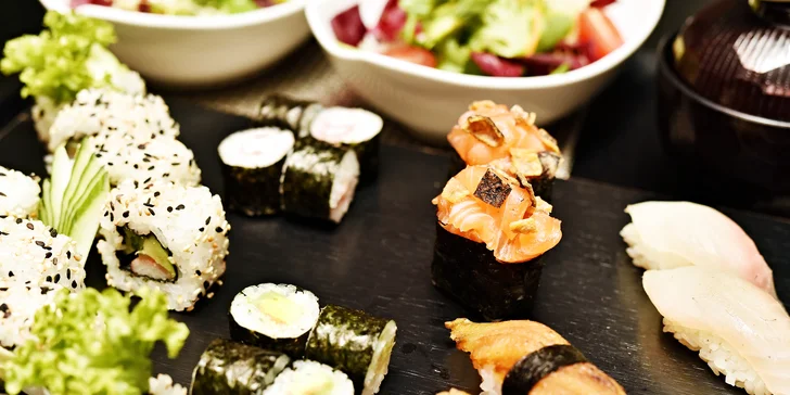 Autentické japonské menu: Polévka, salát, 38 kousků sushi a dezert pro 2