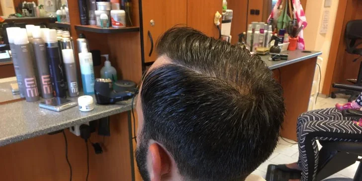Moderní střih pro pány včetně masáže hlavy a vynikající kávy
