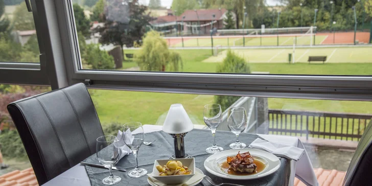 Součástí večeří je v případě polopenze i all inclusive neomezená konzumace zmrzliny. 