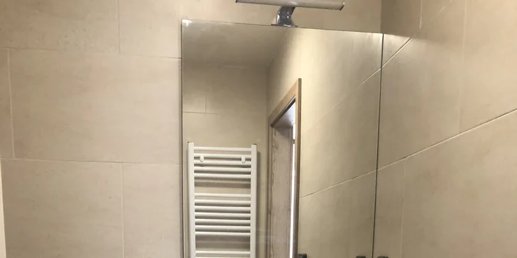 Samozřejmostí je vlastní koupelna (apartmán 1).