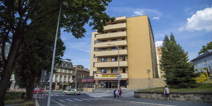 Z hotelu se tramvají dostanete až pod Ještěd.