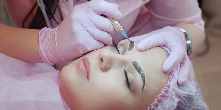Když vám příroda nenadělila husté obočí: permanentní make-up vláskováním