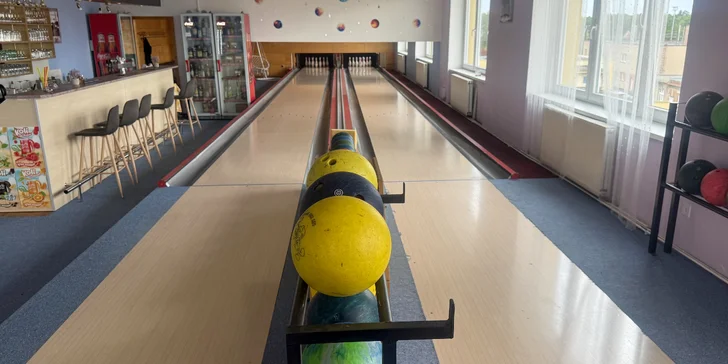 V bowlingovém klubu SV na vás čekají parádní dráhy, na kterých si užijete pohodovou zábavu až v 6 hráčích.