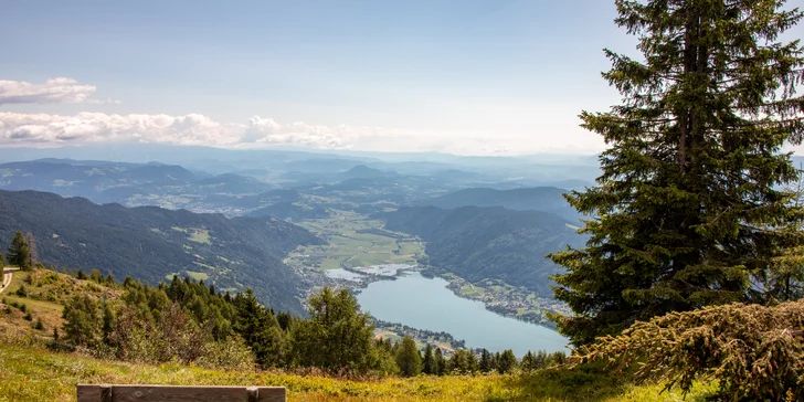 Ossiašské jezero (7,2 km) nabízí nespočet volnočasových aktivit.