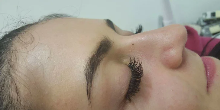 Prodloužení řas metodou Blink lashes nebo 3D