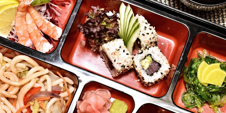 Obědové menu v asijském rytmu: Miso polévka, losos, sushi i nudle udon