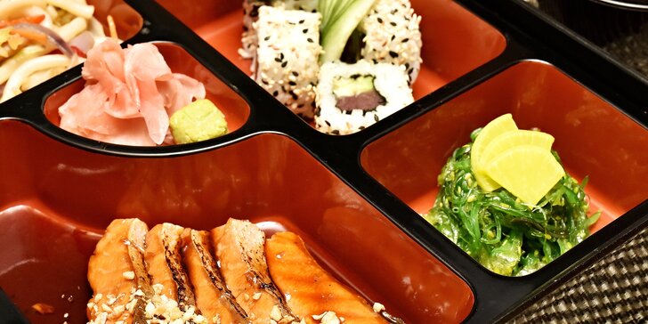 Obědové menu v japonském rytmu: Miso polévka, losos, sushi i nudle udon
