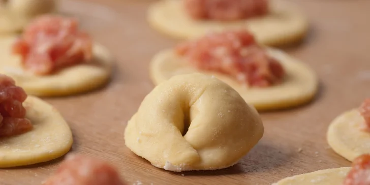 Mražené domácí pelmeně a vareniky: 800g balení s masovou či tvarohovou náplní