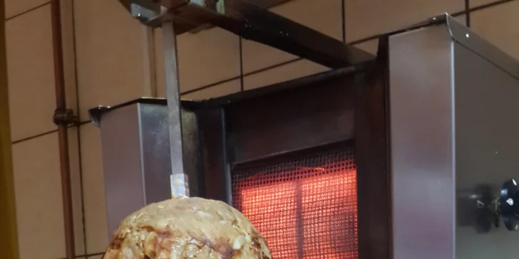 Výtečná pochoutka do ruky: Kebab a Coca-Cola