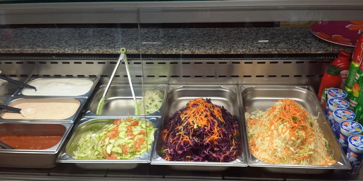 Výtečná pochoutka do ruky: Kebab a Coca-Cola