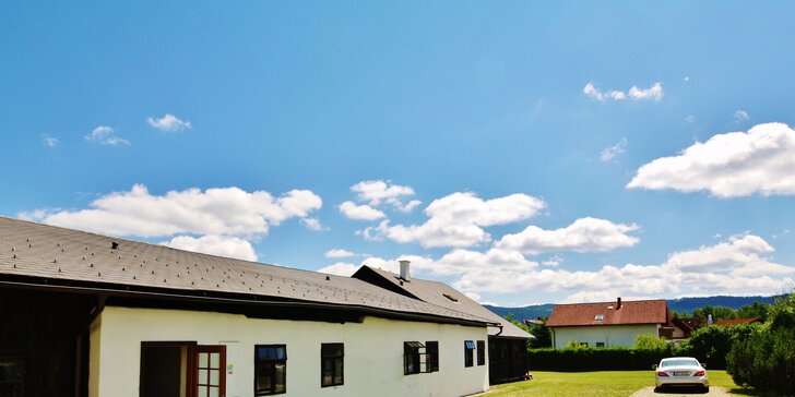 Historický penzion na Šumavě: pobyt v 200 let staré roubence v alpském stylu