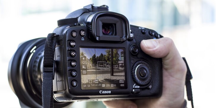 Tvořte dokonalé fotografie: skupinový či individuální fotokurz ovládání zrcadlovky