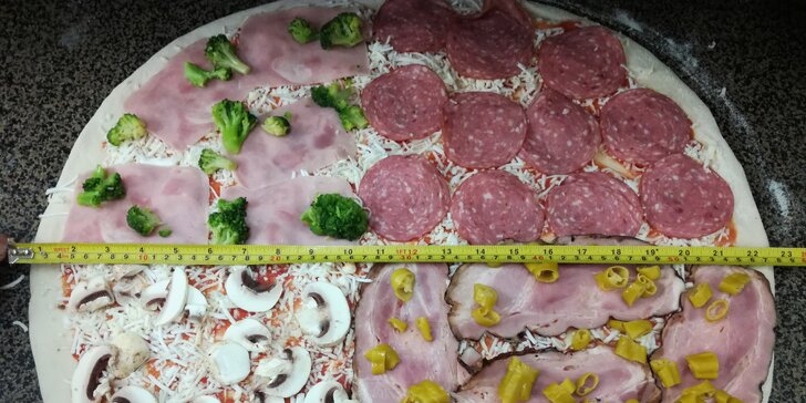 Největší pizza ve městě: Půlmetrová krasavice pro bandu kamarádů