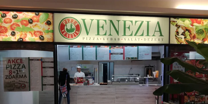 Největší pizza ve městě: Půlmetrová krasavice pro bandu kamarádů