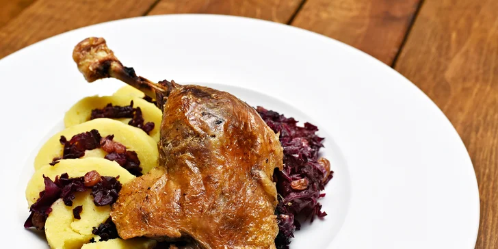 Degustační menu pro 2 osoby na břehu Vltavy u Karlova mostu