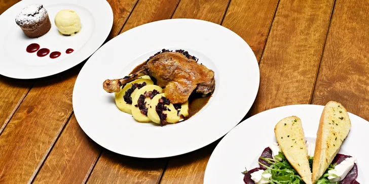 Degustační menu pro 2 osoby na břehu Vltavy u Karlova mostu