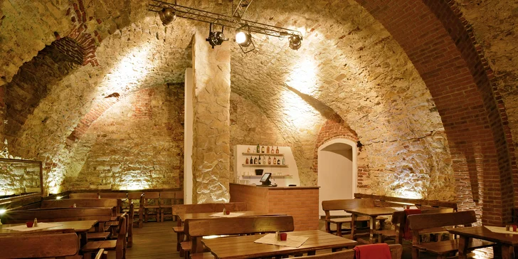 Degustační menu pro 2 osoby na břehu Vltavy u Karlova mostu