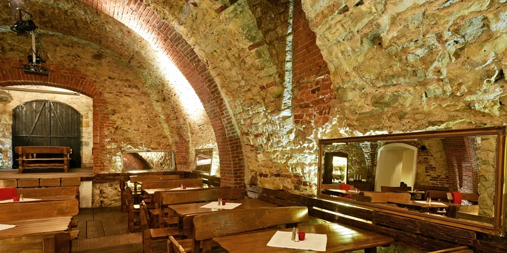 Degustační menu pro 2 osoby na břehu Vltavy u Karlova mostu