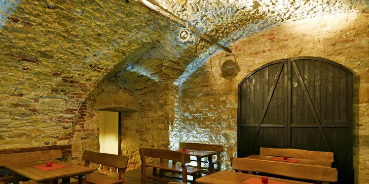 Degustační menu pro 2 osoby na břehu Vltavy u Karlova mostu