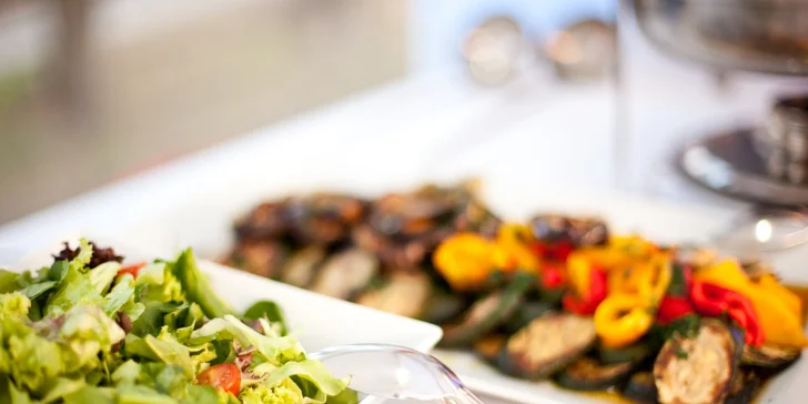 Nedělní fish & grill brunch na lodi: 3 hodiny neomezené konzumace a zábavy