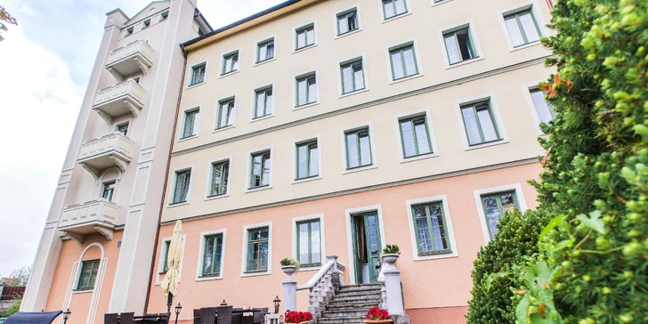 Valentýnské rozmazlování ve Varech: romantická večeře a relaxační procedury