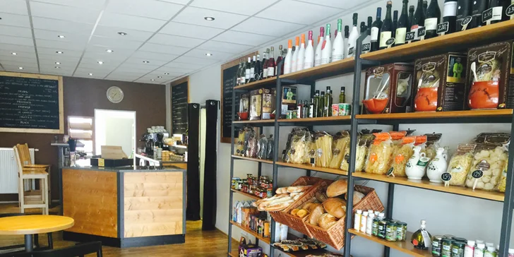 Dva výtečné XXL burgery s hranolky, Coleslawem a nealko nápojem