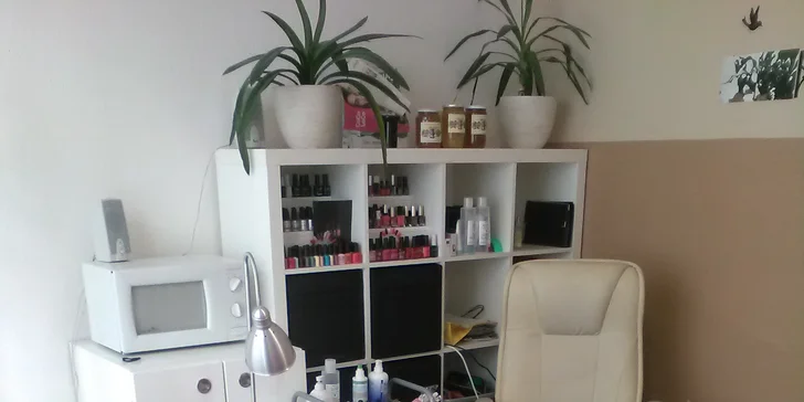 Kombinovaná pedikúra s lakováním Shellac