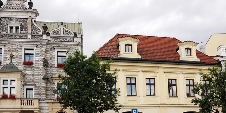 Večeře pro dva vč. lahve vína podávaná v historickém sklepení U Tří Mouřenínů