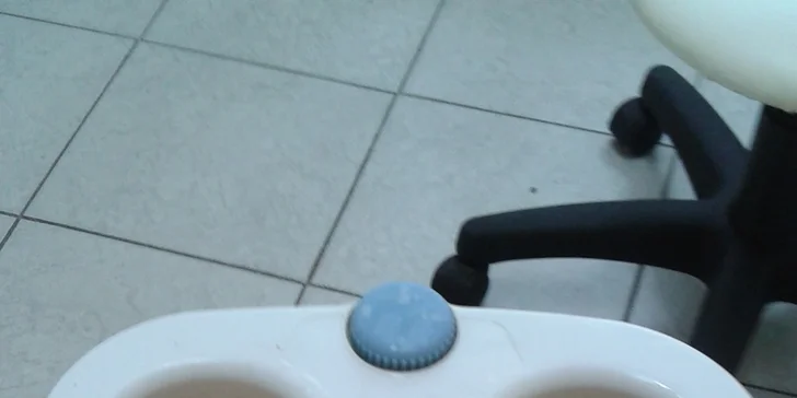 Pedikúra s citrusovou lázní včetně masáže plosek nohou