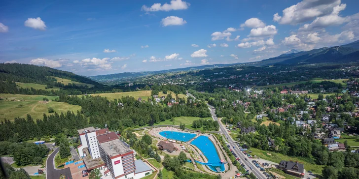 Vodných nadšencov potešia varianty so vstupmi na neďaleké geotermálne kúpaliská s rôznymi atrakciami.